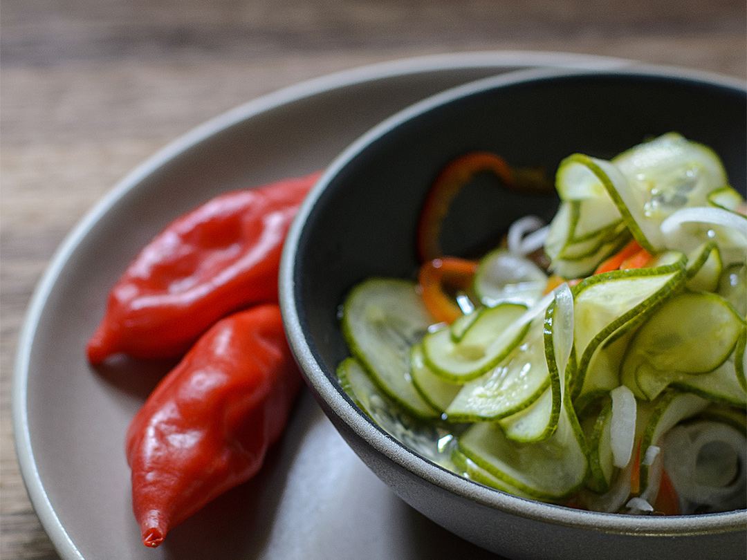 Sliced Refrigerator Pickles With Onion And Red Pepper Chic Eats