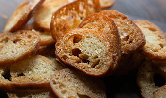 Pile of garlic croutons.