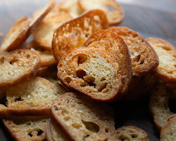 Pile of garlic croutons.